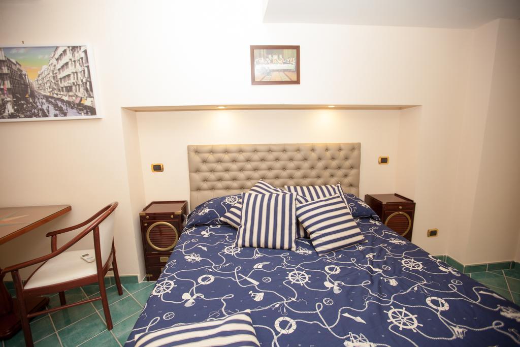 Hotel Ausonia Наполи Екстериор снимка