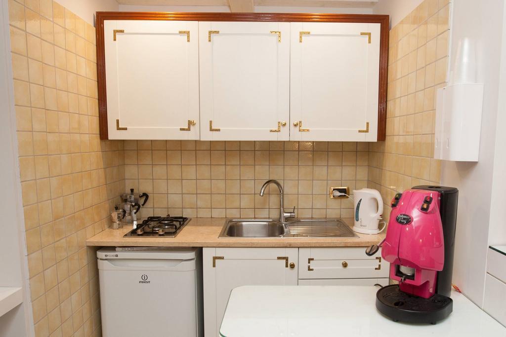 Hotel Ausonia Наполи Екстериор снимка