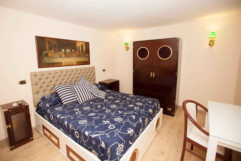 Hotel Ausonia Наполи Екстериор снимка