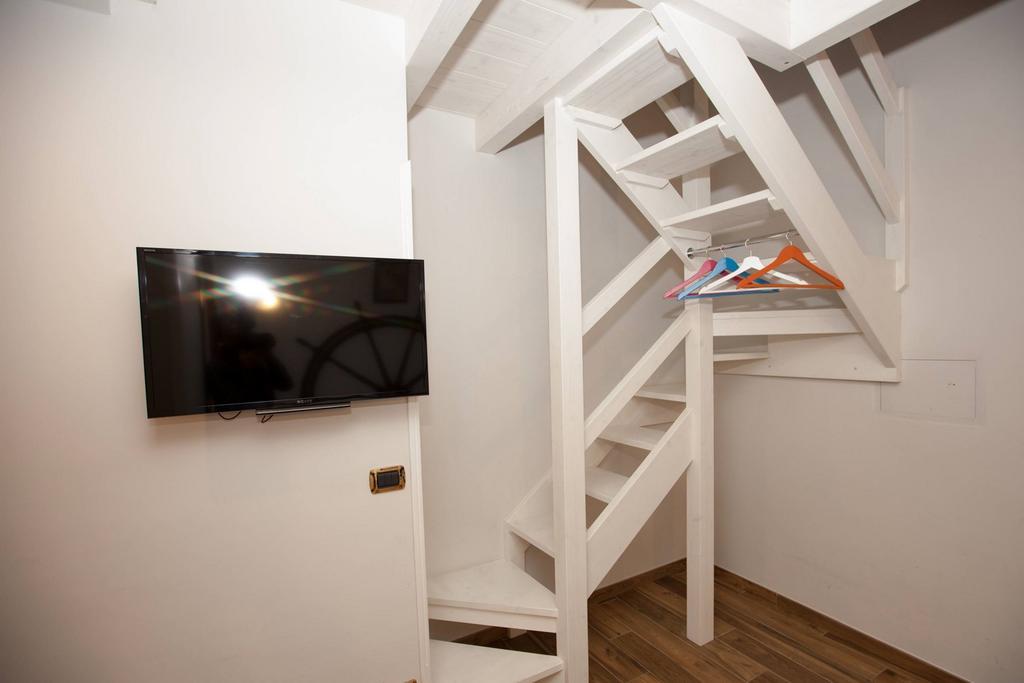 Hotel Ausonia Наполи Екстериор снимка
