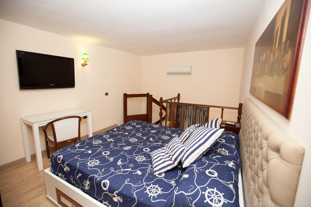 Hotel Ausonia Наполи Екстериор снимка
