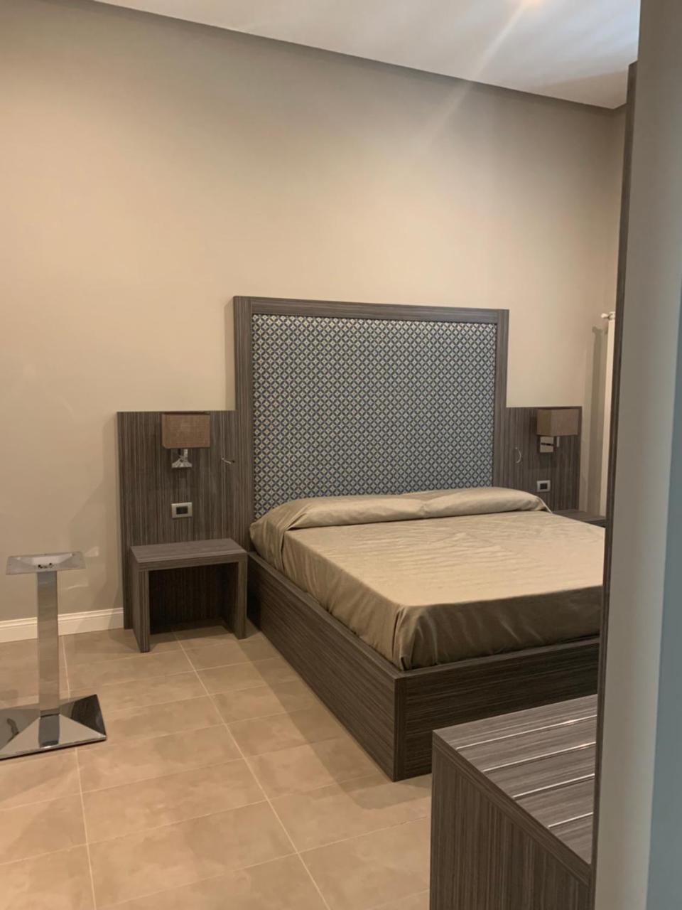Hotel Ausonia Наполи Екстериор снимка