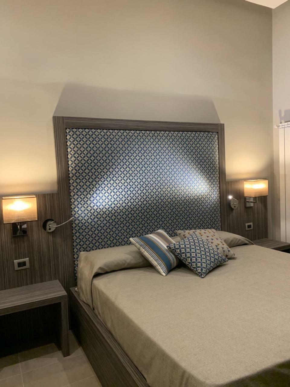 Hotel Ausonia Наполи Екстериор снимка