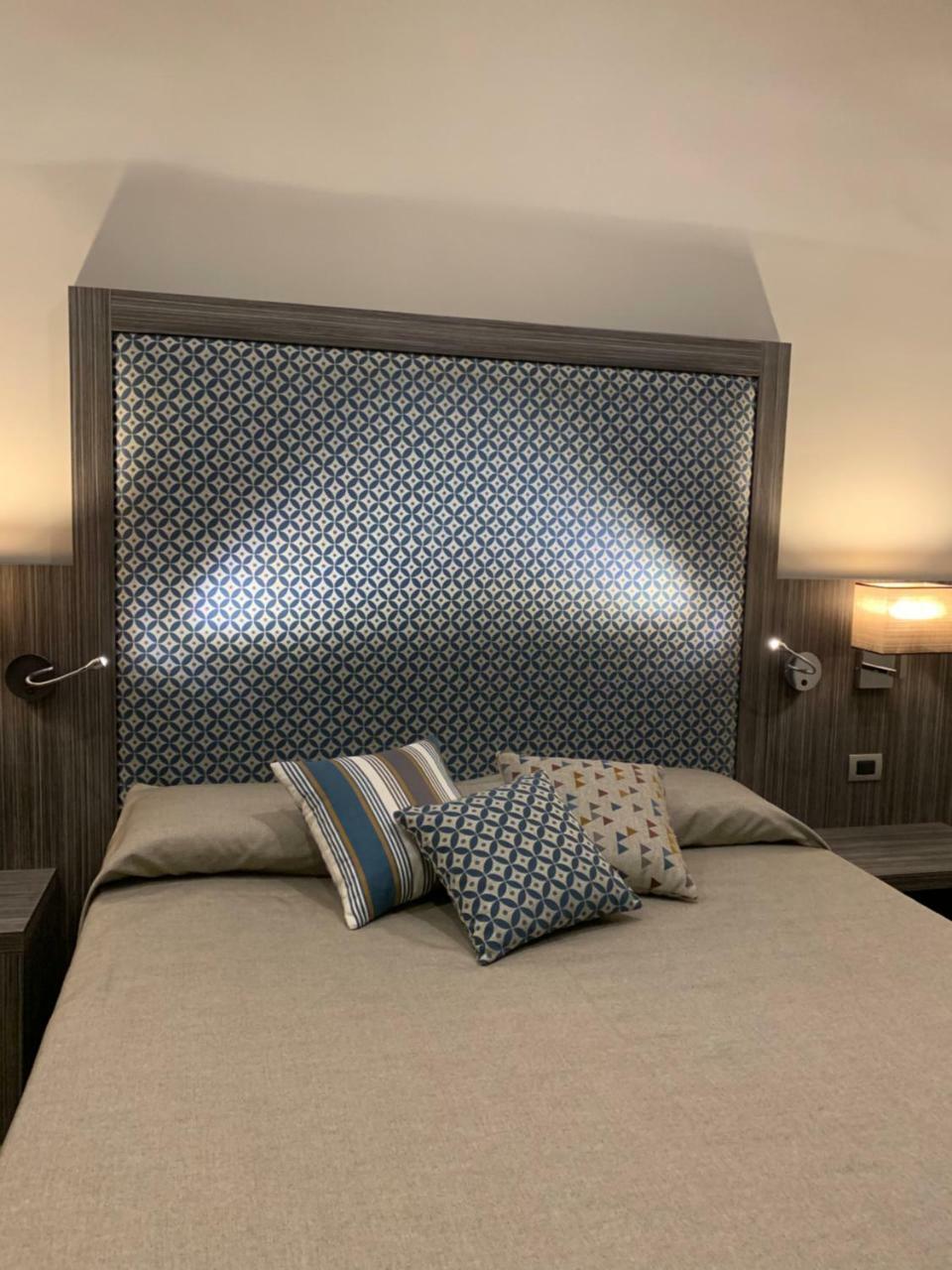Hotel Ausonia Наполи Екстериор снимка