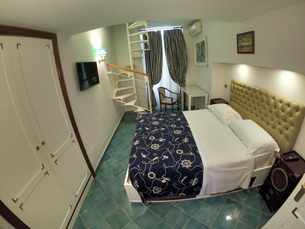 Hotel Ausonia Наполи Екстериор снимка