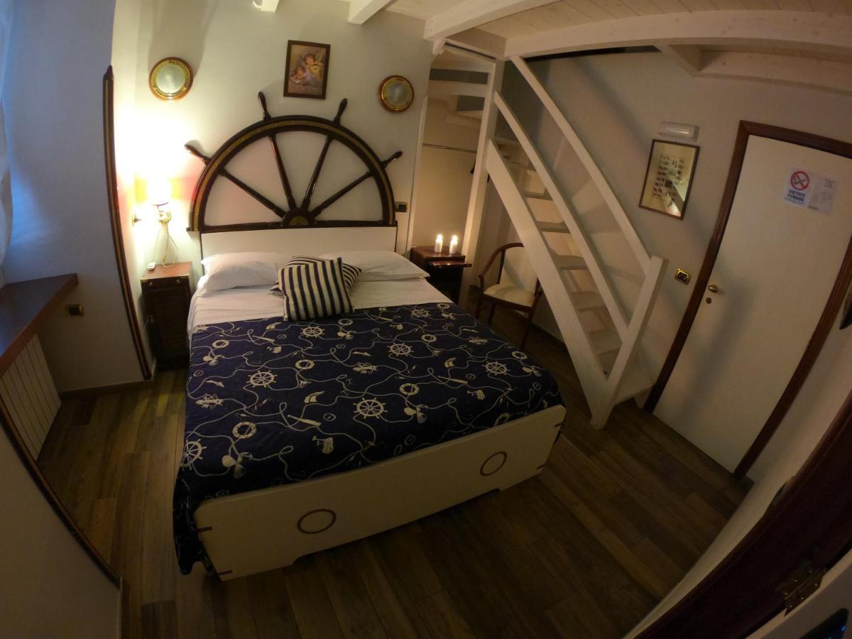 Hotel Ausonia Наполи Екстериор снимка